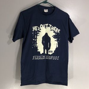 Finding Bigfoot👣 Animal Planet t shirt